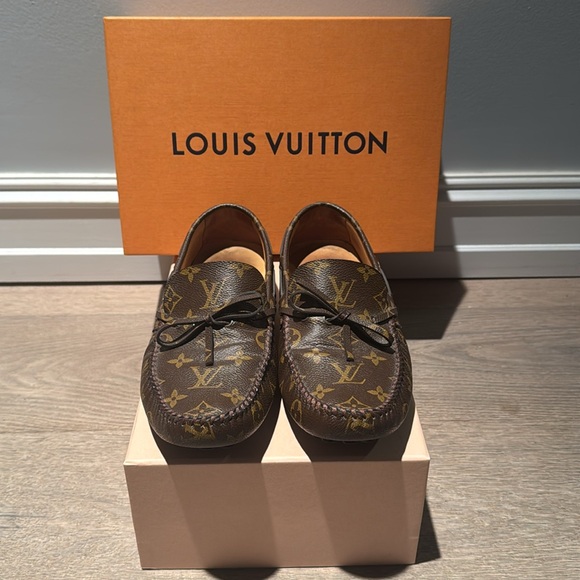 Louis Vuitton LV logo loafers - Picture 2 of 6